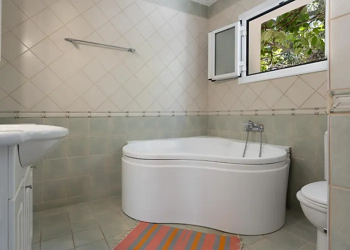 Ionian Memories Yénion